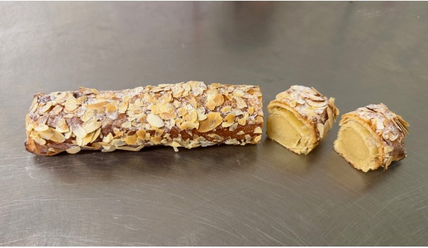 Kerststaaf met amandelspijs